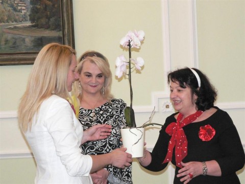 Снежина Мечева - Директор и преподавател в дясно