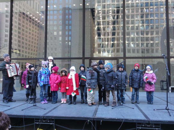 Български народни песни в изпълнение на децата от училище "Свето София+