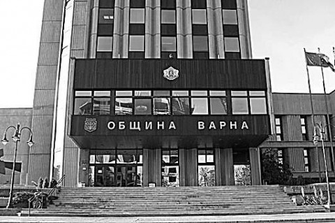 Фасадата на Община Варна. Снимка: в. "Монитор"
