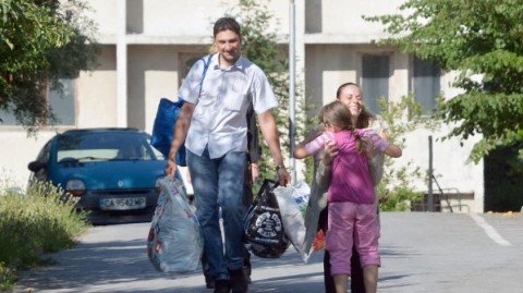 Гергана Червенкова прегръща едно от децата си на излизане от следствения арест на 2 юли т.г. Снимка: Булфото