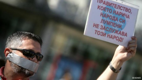 За да се компрометират днешните български протести, се използва един изтъркан прийом - тотално преиначаване на историята, за да се преиначи и съвременността.