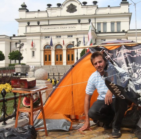 Тестът за влизането в палатковия лагер е събеседване с Цветозар Вълков