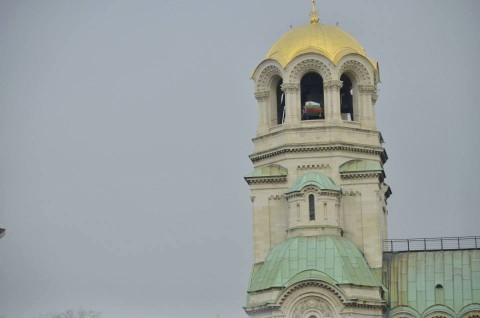 Националния флаг на купола на патриаршеската катедрала, заради който един български богослов бе уволнен... Снимка: Фейсбук