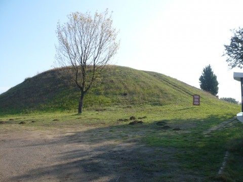 Общ вид на “Кухата могила”