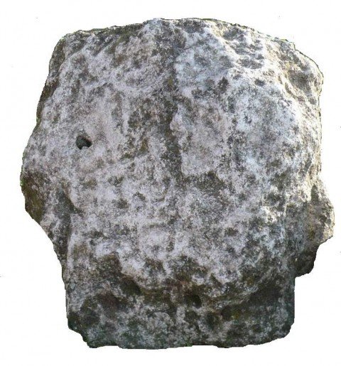 Камъкът с образа може да е създаден за гробницата, но е възможно да е взет от преди изградена тук друга гробница.