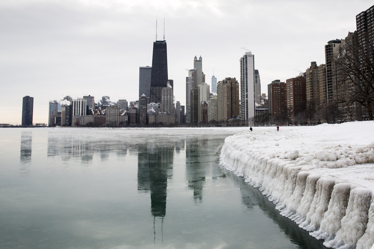 Америка зимнее время. Зимний Чикаго Нью Йорк. Чикаго Иллинойс пригород. Чикаго Иллинойс зима. Нью Йорк Иллинойс.