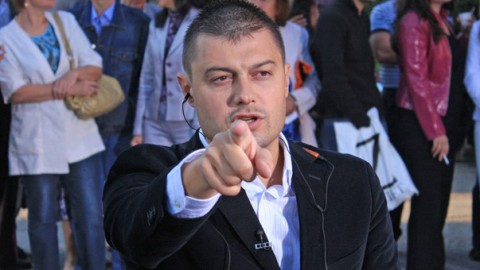 Новият "спасител" Бареков сочи "верния път". Снимка: Razkritia.com