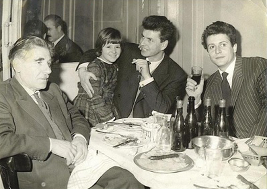 Николай Левков /в средата/ в Париж, 60-те години на ХХ век. Вдясно от него е Тончо Карабулков. Снимка: Zemedelskozname.com