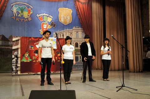 Момент от представление на "Сляпа уличка"