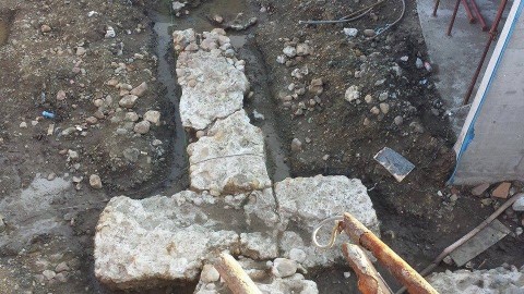 Разтрошени следи от вековната памет на София в изкопа под Лъвов мост