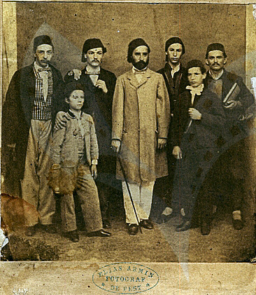 Йоаким Груев с ученици. Снимка: Nauka.bg