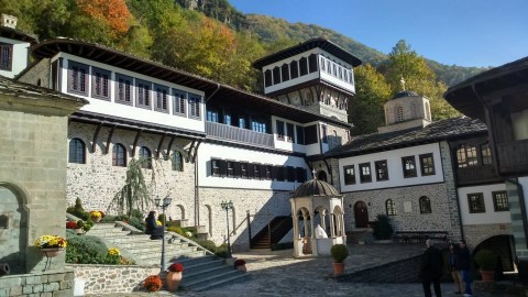 Български манастир в Македония