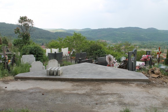 Поставената плоча за паметника на българските офицери