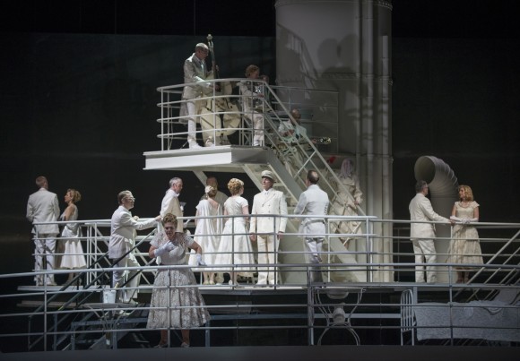  Сцена из оперы “Пассажирка”. Фото – Майкл Бросилоу