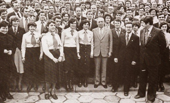 Тодор Живков с комсомолци и студенти, 80-те години на ХХ век. Снимка: Кultura.bg