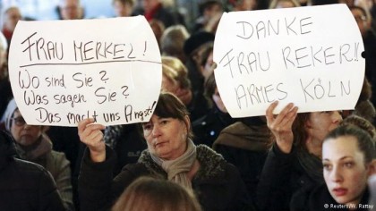 Момент от протест пред Кьолнската катедрала след груповите сексуални посегателства срещу жени в Новогодишната нощ. Снимка: Reuters