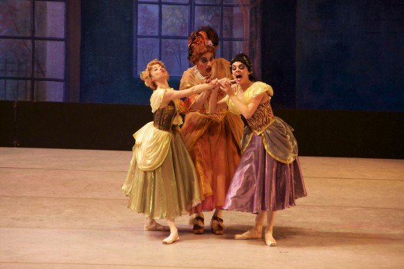 Сцена из балета “Золушка”. Фото – Александр Даев