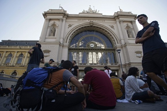 Budapest train station remains closed to migrants