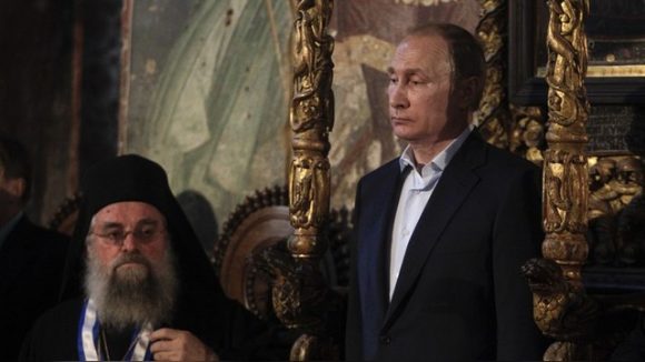 Russian President Vladimir Putin visits the church of the Protaton, dedicated to the Dormition of the Virgin, in Karyes, the administrative centre of the all-male Orthodox monastic community of Mount Athos, Greece, May 28, 2016. REUTERS/Alexandros Avramidis - RTX2ELIL