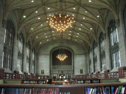 Библиотеката на Чикагския университет. Източник: Уикипедия