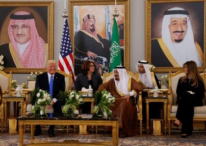 Момент от посещението на Доналд Тръмп в Саудитска Арабия. Снимка: Ройтерс