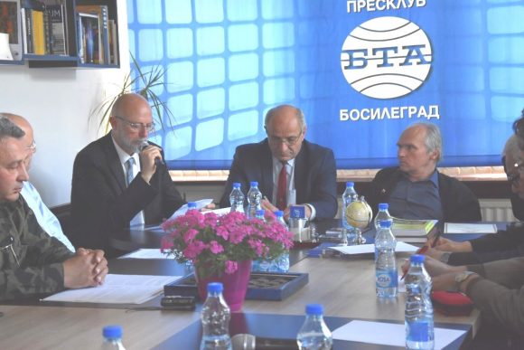 Момент от Кръглата маса, която се проведе с участието на българския консул в Ниш Едвин Сугарев