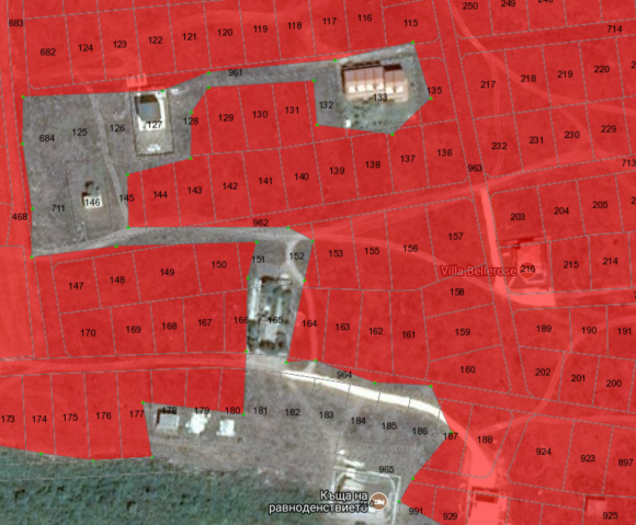 Кой строил – строил. Терените в червено са урегулирани, но с новата зона Калиакра ще имат забрана за строеж. Зоната заобикаля вече построените вили.
