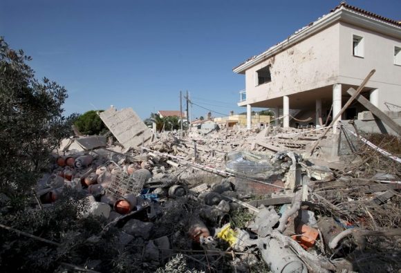 експлозията в къща в град Алканар на около 100 км югозападно от Барселона. Според полицията тя е била използвана за изработване на самоделни бомби от бутилки за газ.