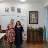 Християна Трухчева и Снежина Мечева в българското училище в Букурещ